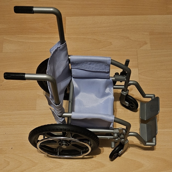 American Girl Special Needs Wheel Chair (doll NOT included) - Picture 2 of 4